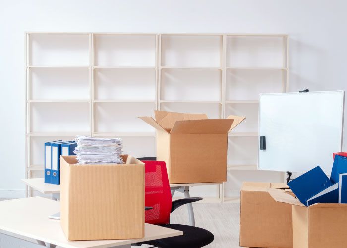 cajas en oficina